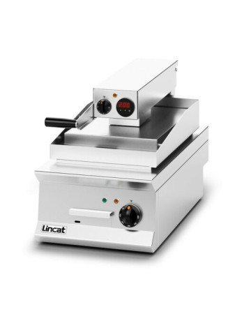 OE8211 - Lincat Opus 800 Electric Counter-top Clam Griddle - Flat Upper Plate - W 400 mm - 8.6 kW OE8211 - Lincat Opus 800 Electric Counter-top Clam Griddle - Flat Upper Plate - W 400 mm - 8.6 kW